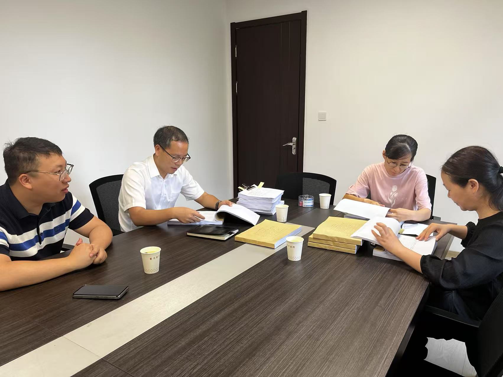 月子中心檢查交流現(xiàn)場.jpg